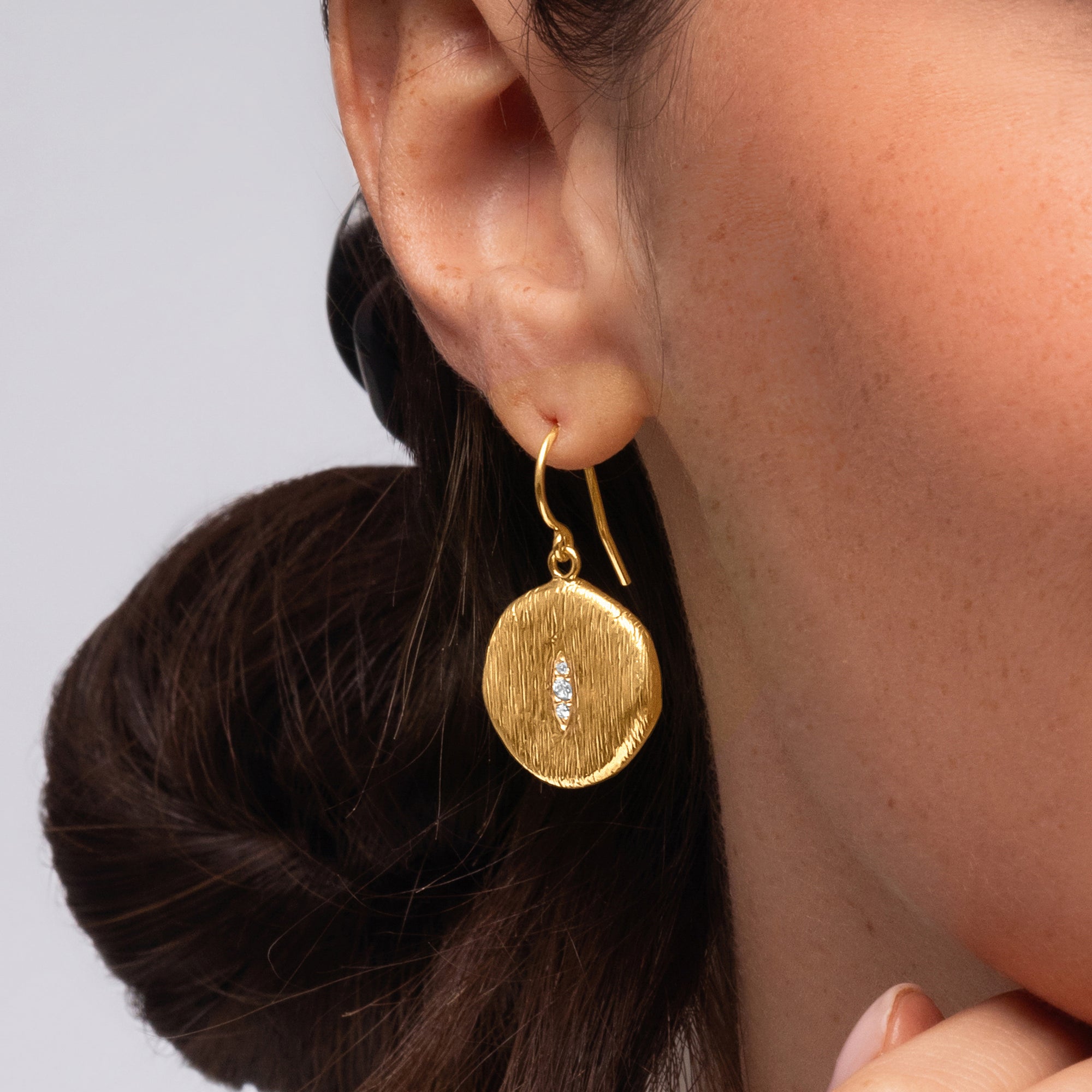 Orecchini pendenti con moneta in zirconia cubica in argento sterling e oro 14K