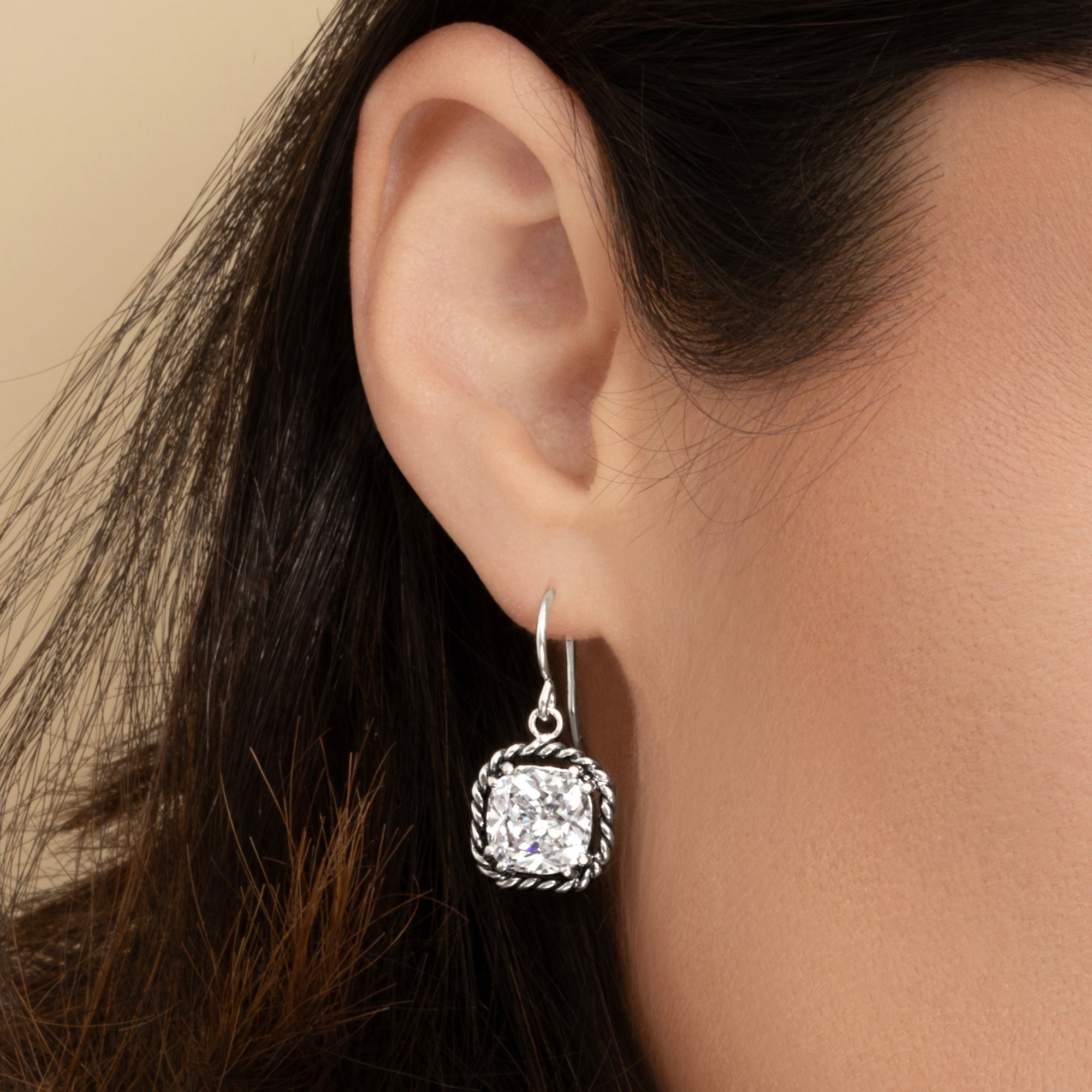 Orecchini pendenti in argento sterling con zirconi cubici e corda