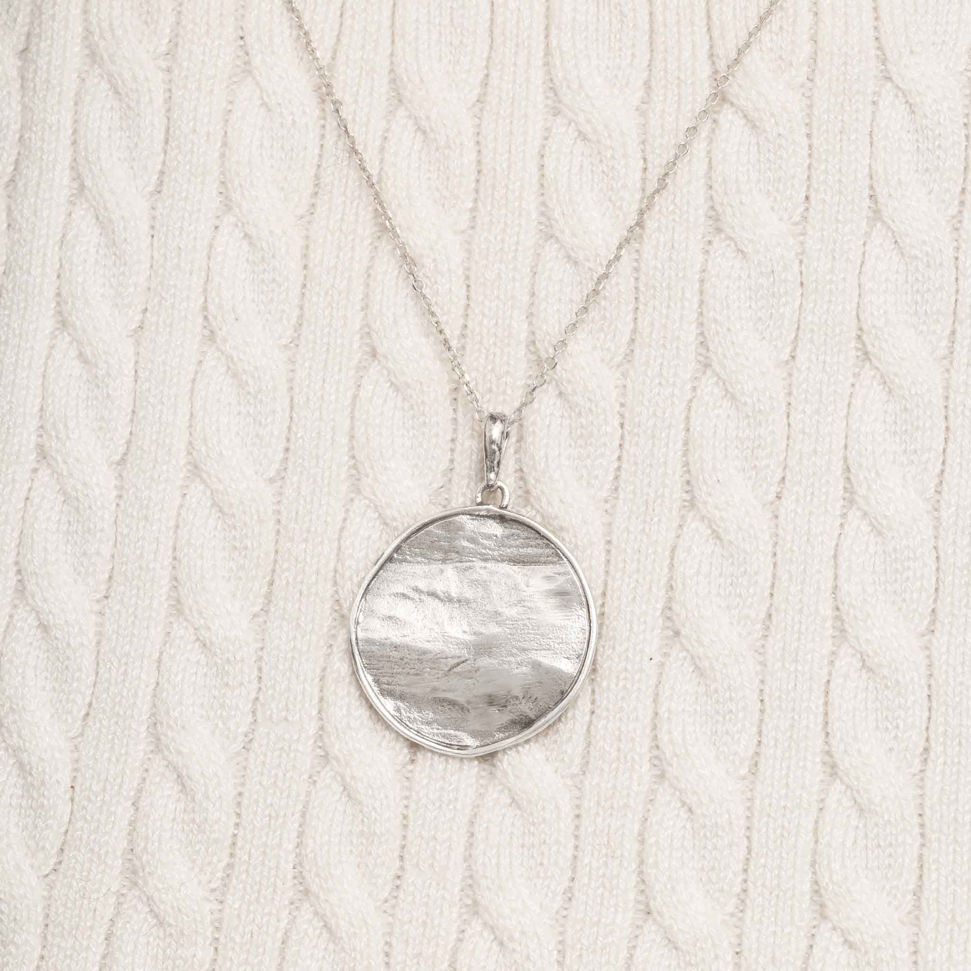 Collana con ciondolo a disco grande in argento sterling