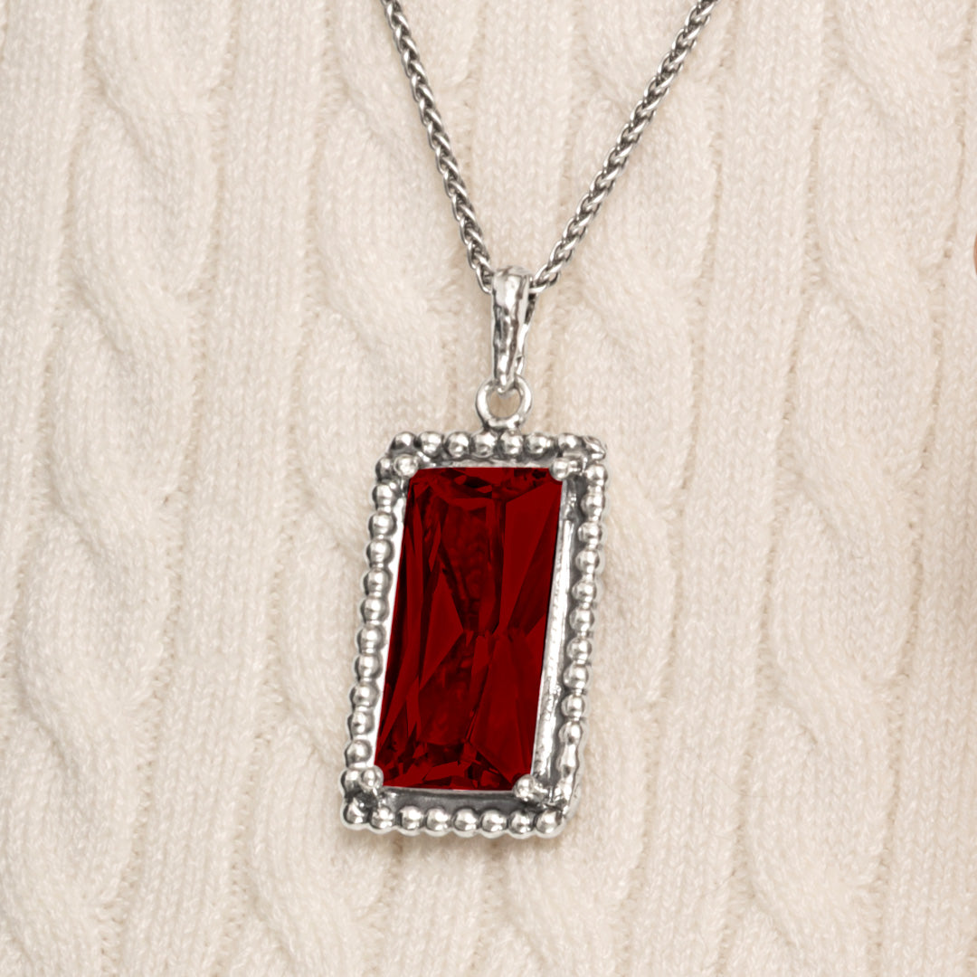 Collana in argento sterling con granato e zirconi cubici