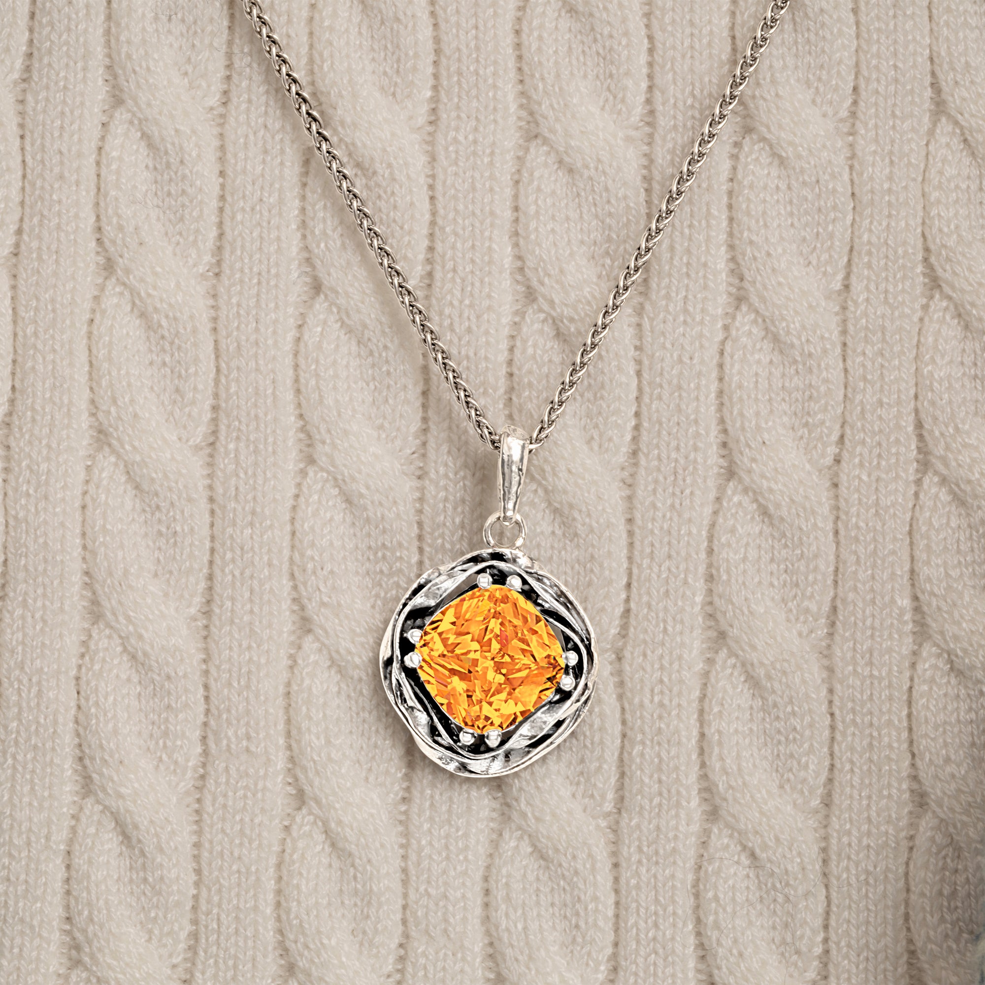 Collana con ciondolo in argento sterling con citrino e zirconi cubici