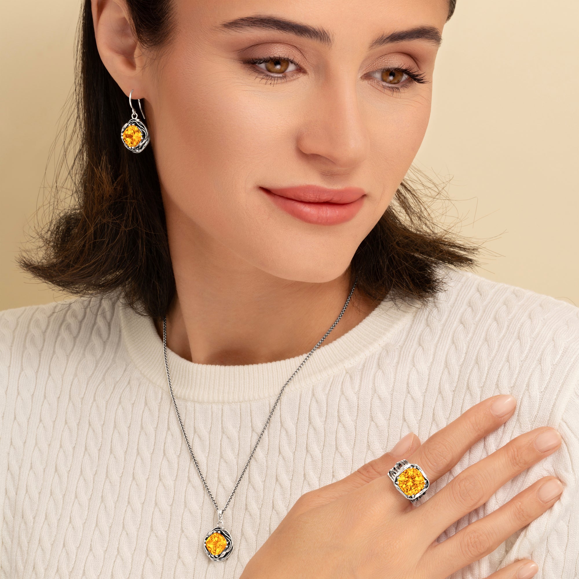 Collana con ciondolo in argento sterling con citrino e zirconi cubici