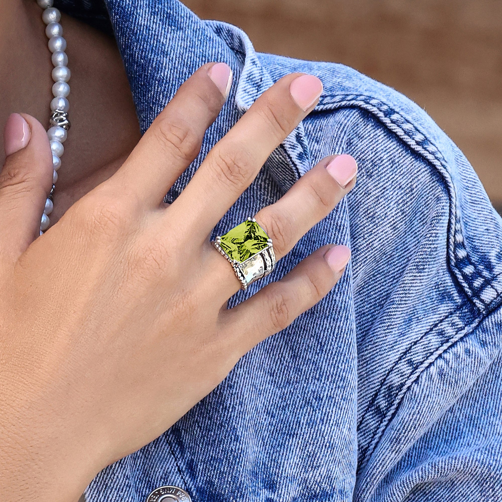 Auffälliger Sterlingsilber-Ring mit achteckigem Zirkonia