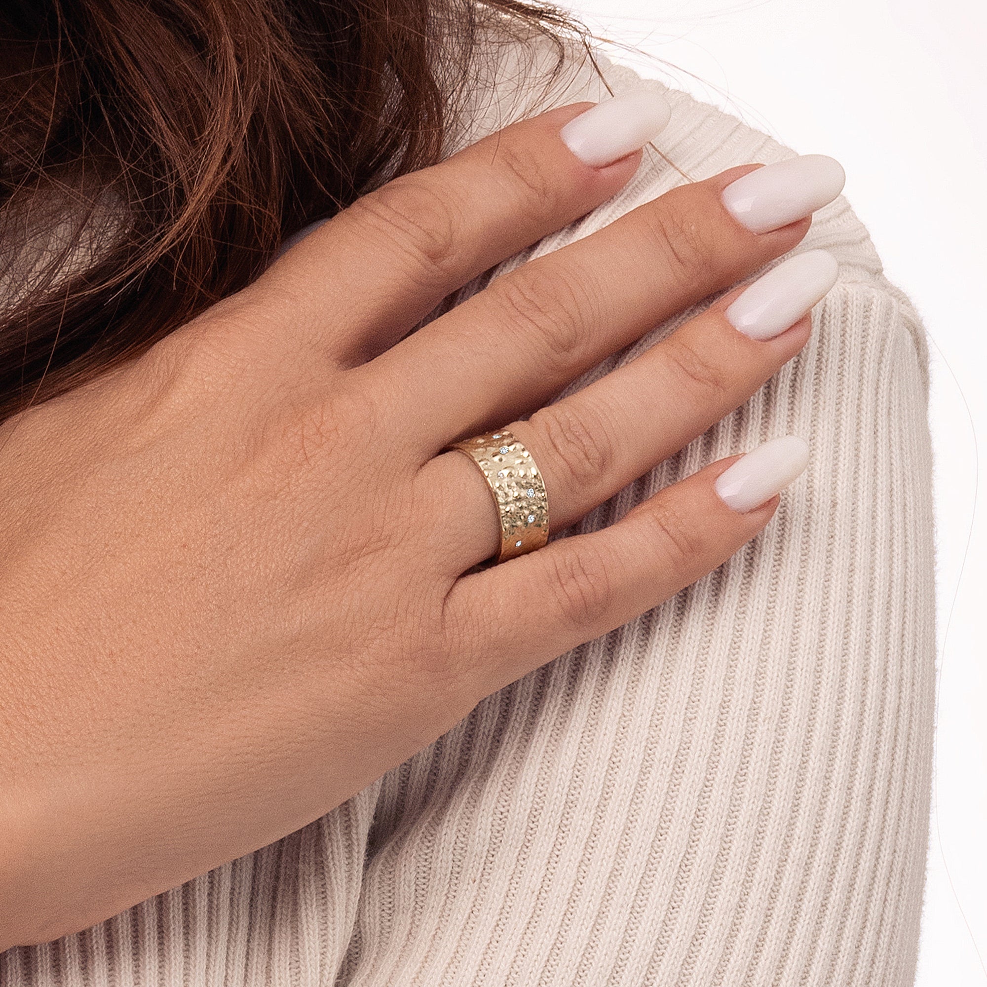 Anello dell'eternità in oro 14K con diamanti sparsi