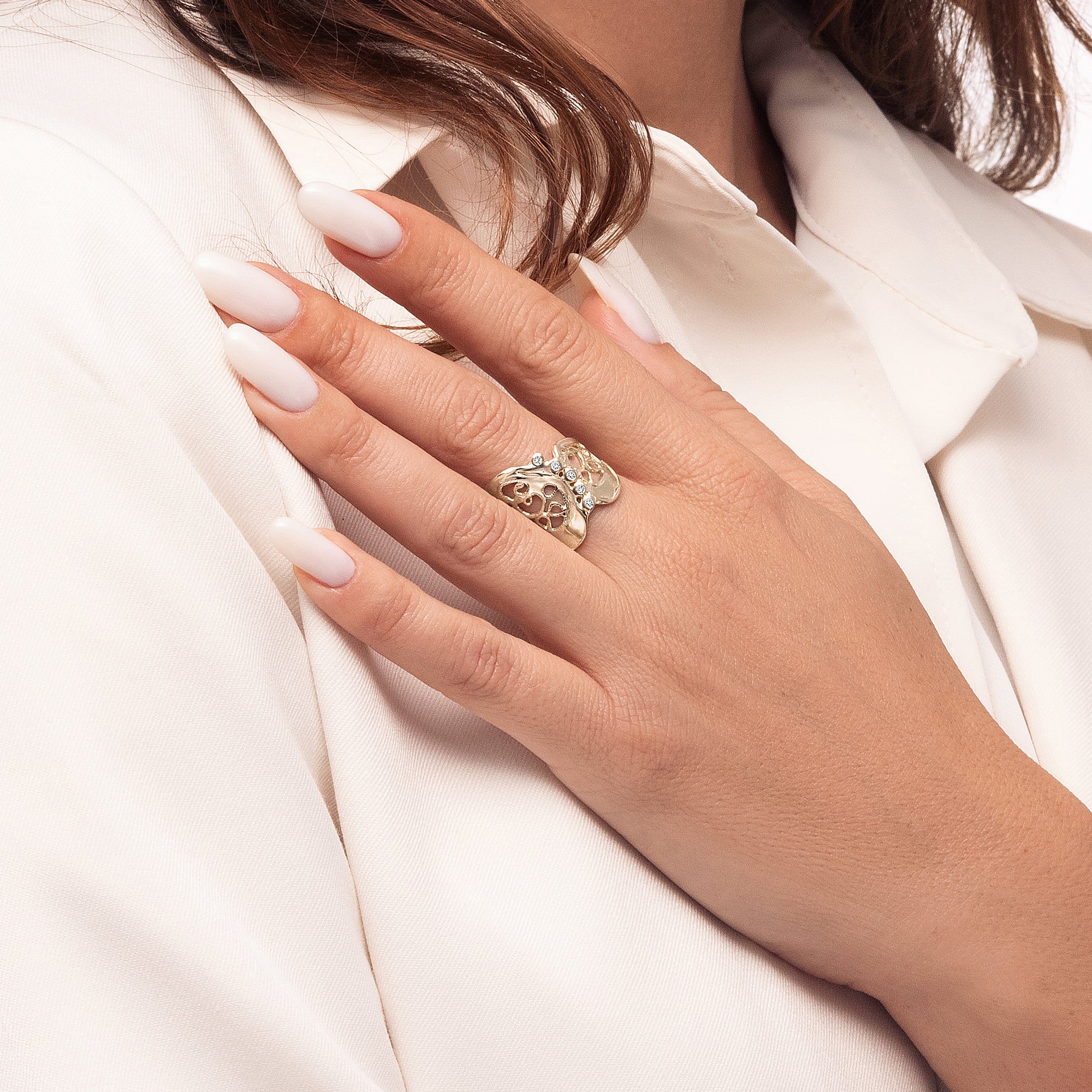 Anello in pizzo con diamanti in oro 14K