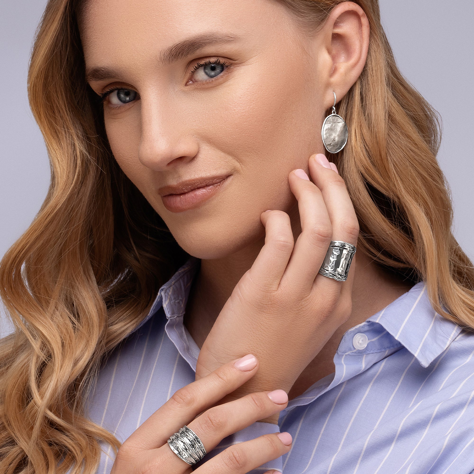 Orecchini pendenti con disco grande in argento sterling